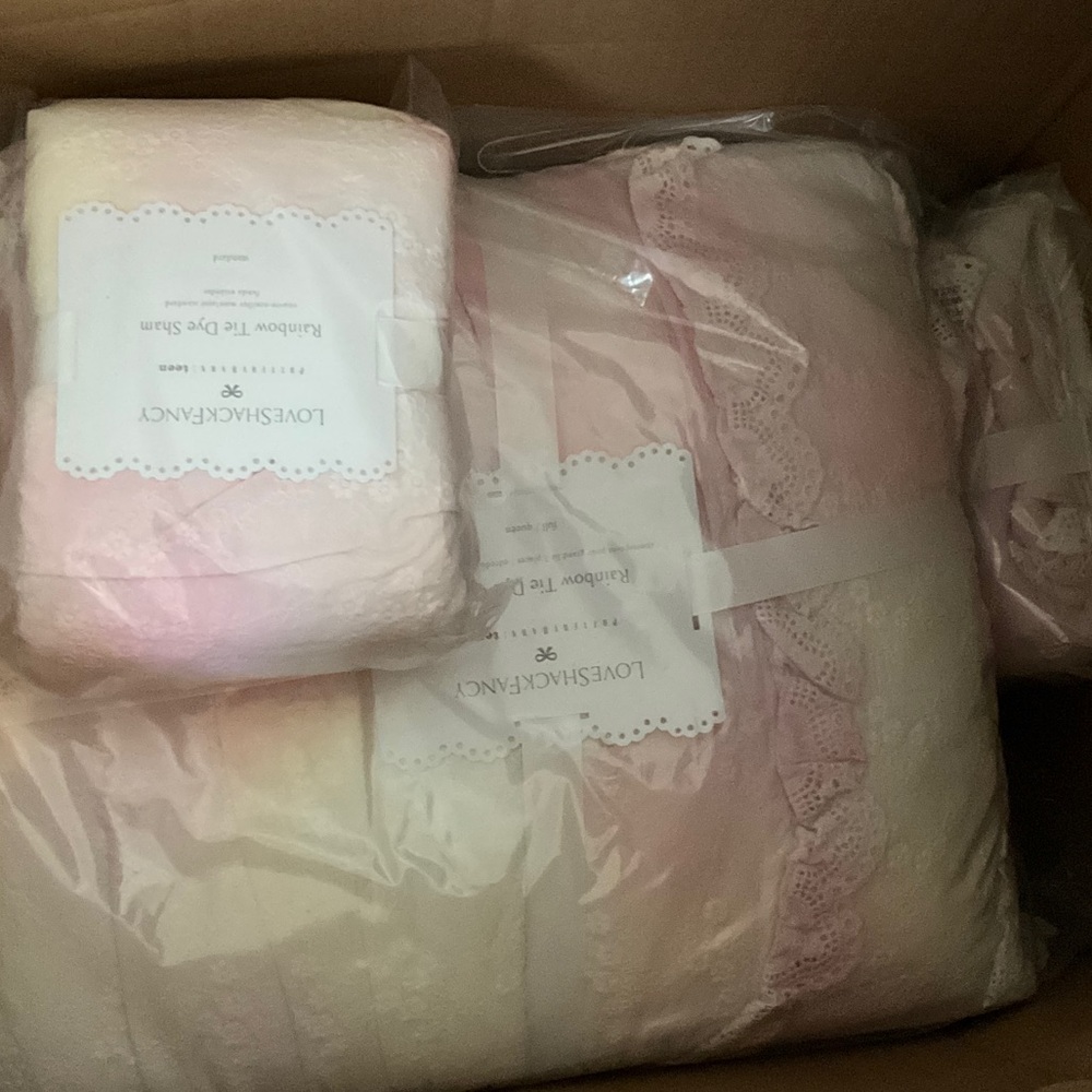 Pottery Barn LoveShack Full Comforter, brand new